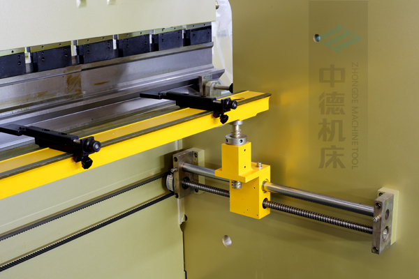 ZDP-10032高精度x軸結(jié)構(gòu)，采用滾珠絲桿，精度高無游隙，淬火高強(qiáng)度擋指，并有倒三角鎖卡裝置不掉落.jpg