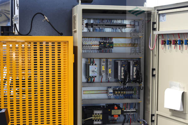 ZDPE8025-ESTUN原廠適配電氣箱總成，抗干擾能力強(qiáng)，電氣運(yùn)行穩(wěn)定.jpg